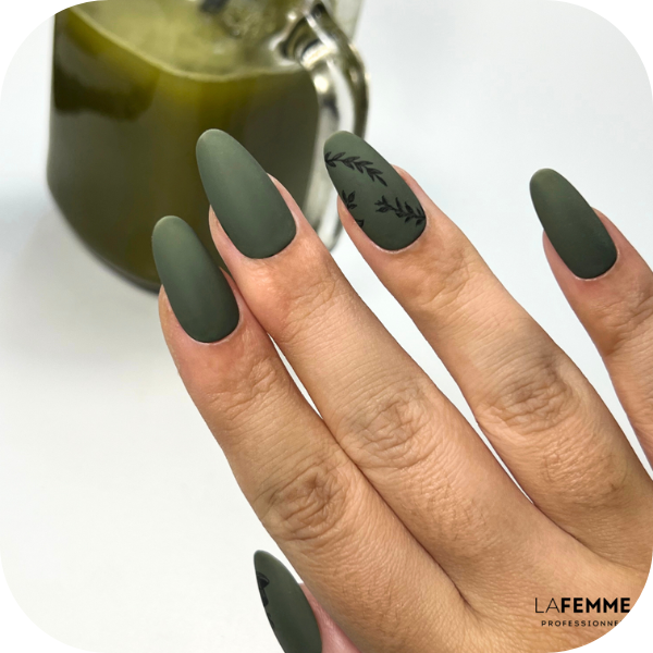 colori unghie autunnali 2025 verde matcha