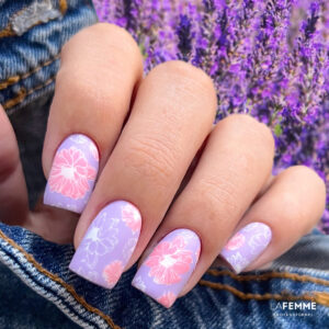 nailart primavera lilla con fiori