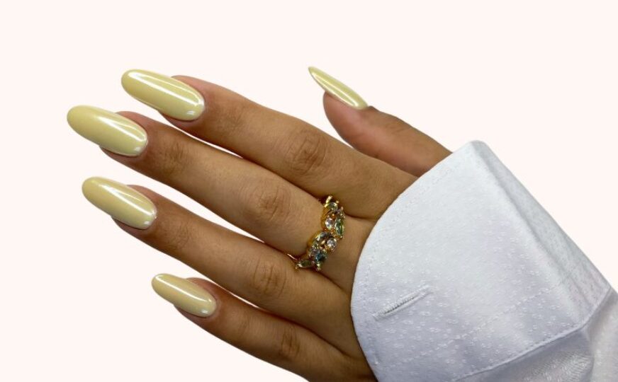 Unghie Giallo Burro